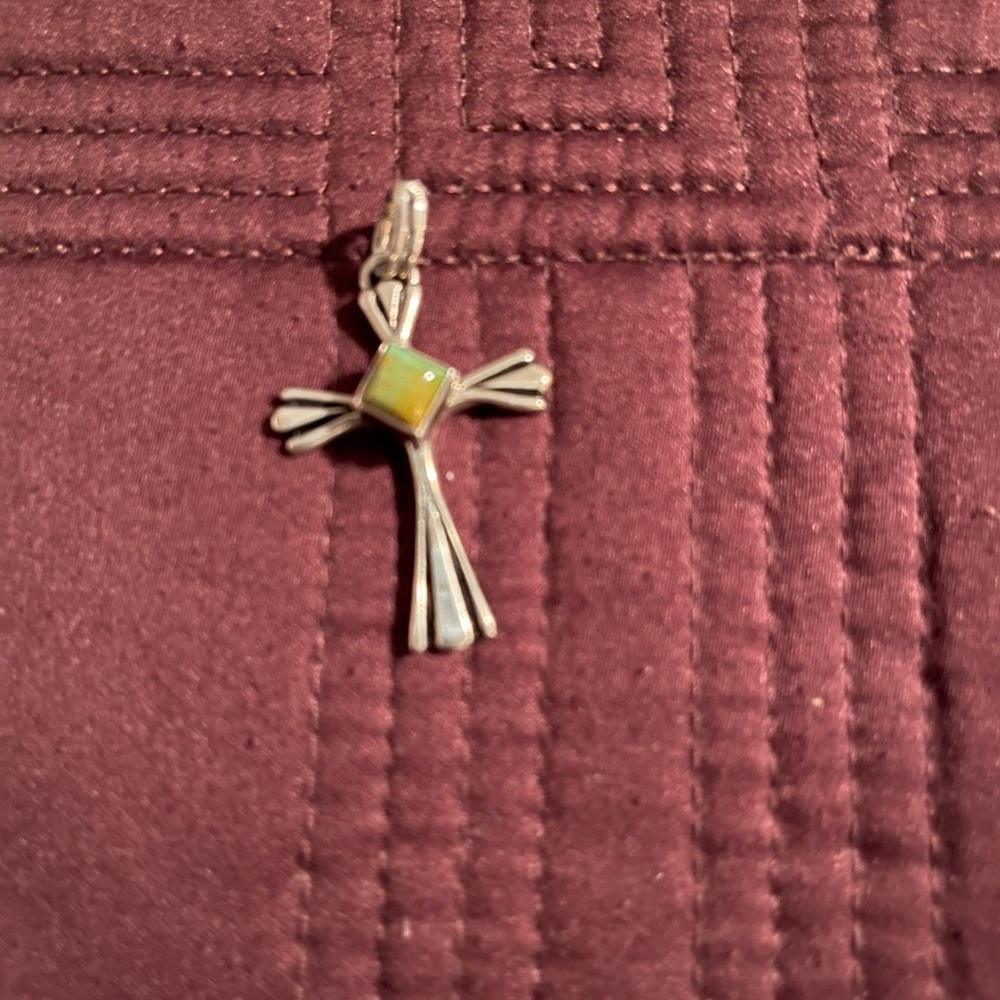 NWOTBeautiful southwest cross with turquoise in SS